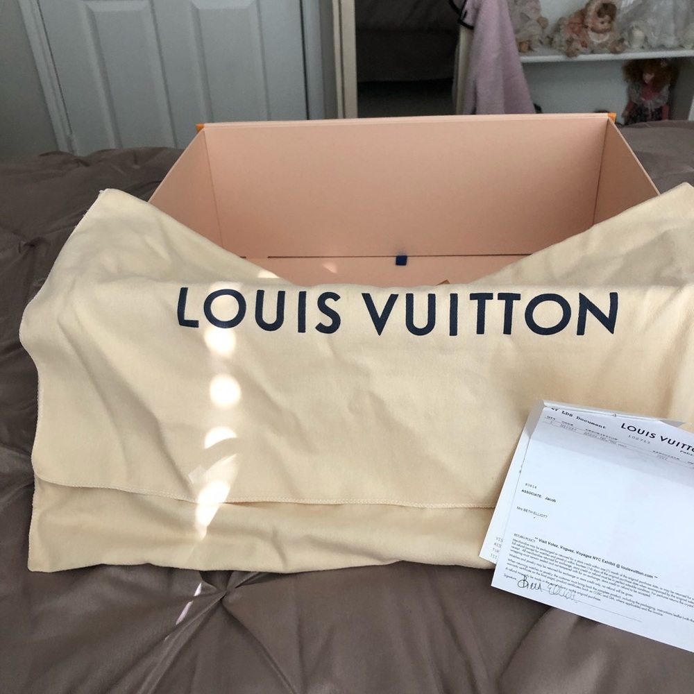 Authentic LV Montaigne GM MNG purse for sale - Picture 4 of 6
